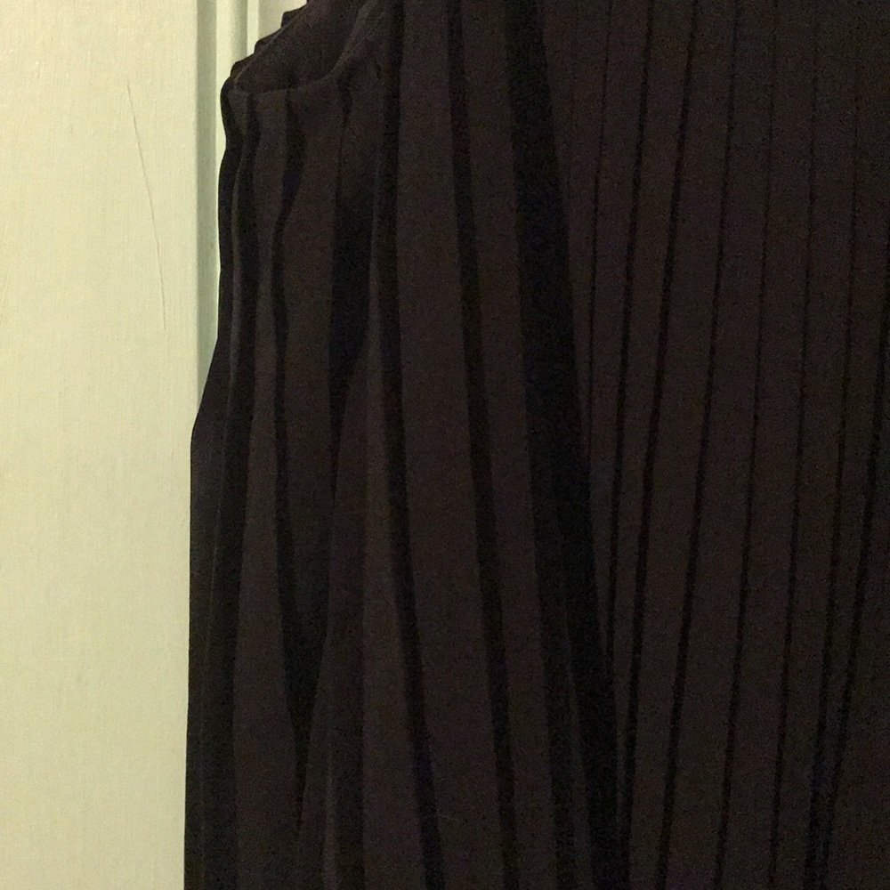 Black Ruffle tank top // Abercrombie & Fitch // XS - Picture 3 of 5